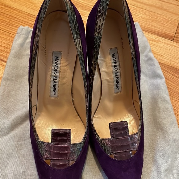 Manolo Blahnik Purple Velvet Heels - Picture 3 of 10